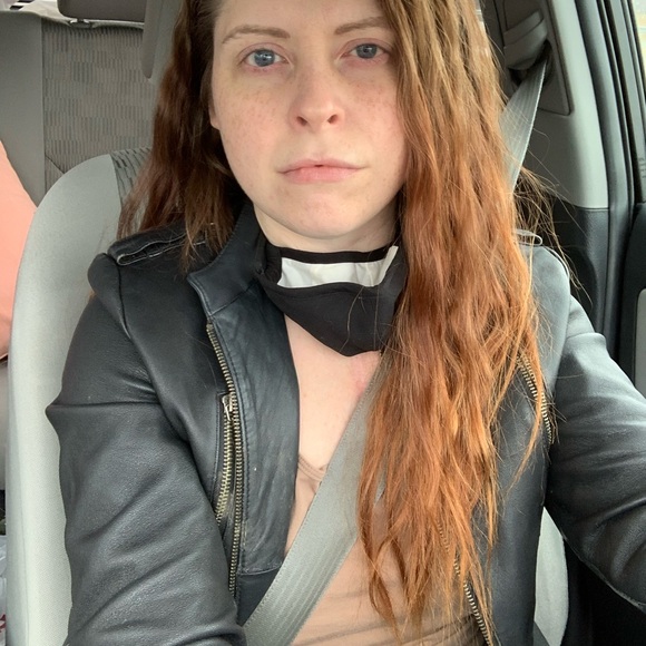 Meet your Posher, Lacey - Picture 3 of 5